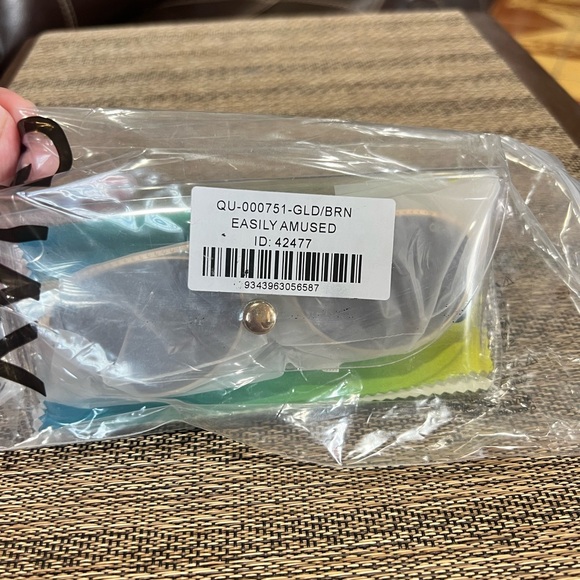 New Quay Australia EASILY AMUSED - Picture 12 of 12